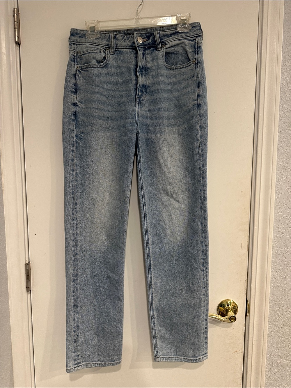 American Eagle Light Wash Mom Straight Jeans, size 8R